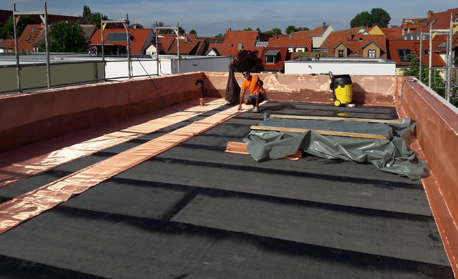 Shielding of flat roofs or floors